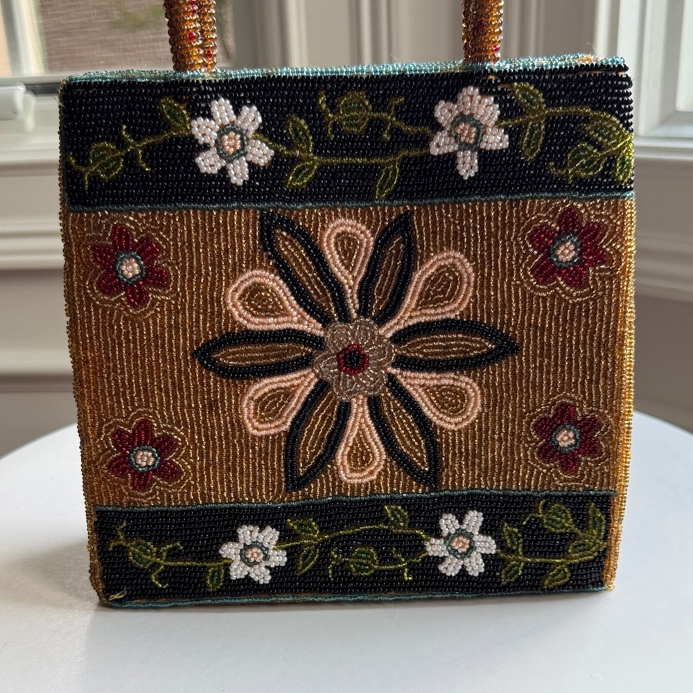 Beautiful beaded Floral Handbag - Picture 2 of 12